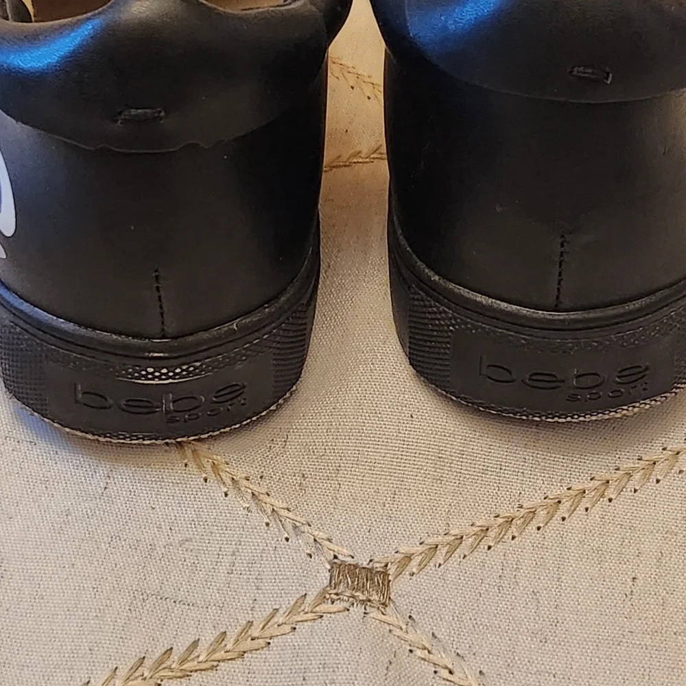 Bebe Gold Metallic Platform Sneakers Size 7.5‎ Black Heel Logo Statement